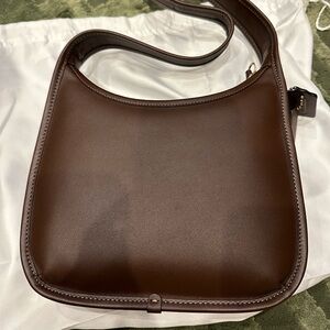 coach curve zip bag maple